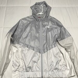 Nike women’s windbreaker jacket